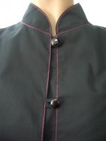 Ref. 01081 Jaleca japonesa com botões redondos e costura noutra cor.